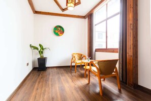 Comfort Room | Terrace/patio