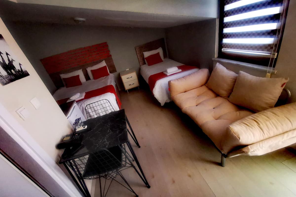 Driepersoonskamer, terras | Luxe beddengoed, geluiddichte muren, gratis wifi, beddengoed