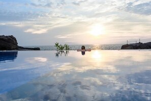 Outdoor pool - Water Gate Resort & Spa (Unawatuna)