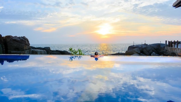 Outdoor pool - Water Gate Resort & Spa (Unawatuna)