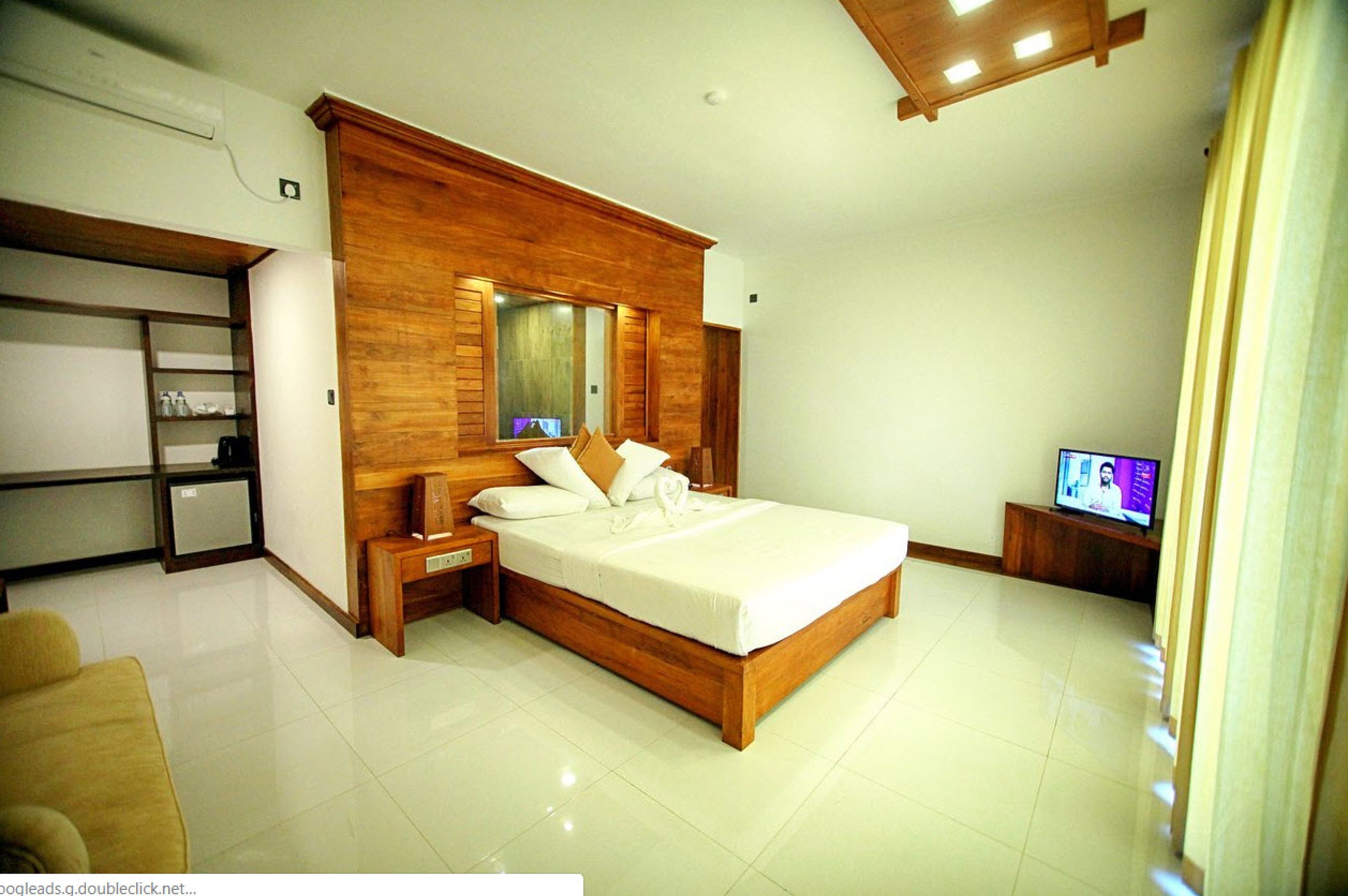 minibar, in-room safe, desk, laptop workspace