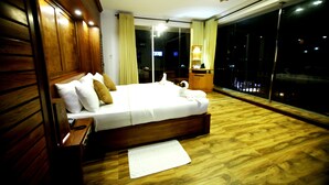 Superior Double Room, Jetted Tub | Egyptian cotton sheets, premium bedding, in-room safe, laptop workspace - Water Gate Resort & Spa (Unawatuna)