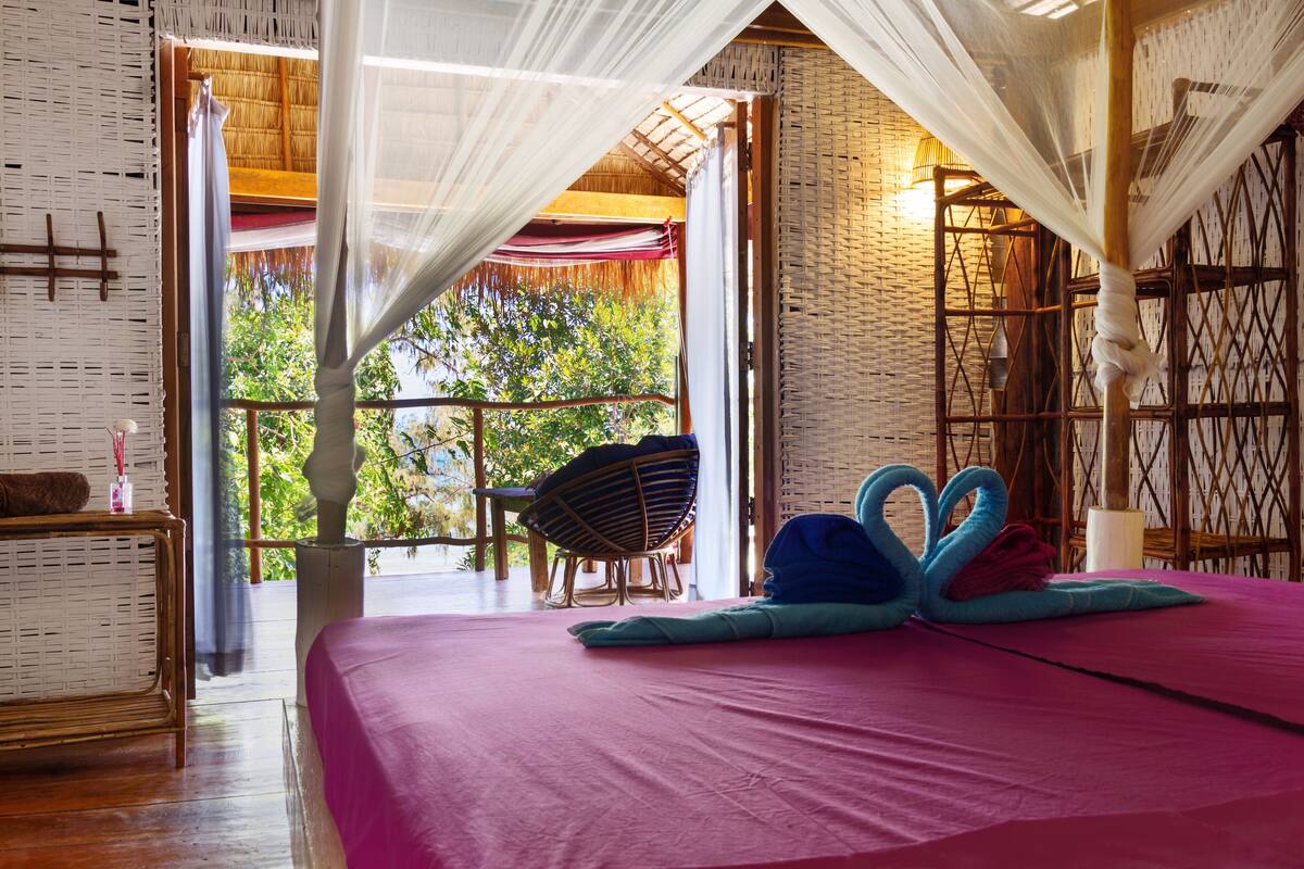 family villa | premium bedding, in-room safe, desk, laptop workspace