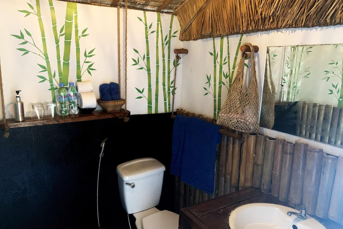 deluxe double room | bathroom | shower, bathrobes, towels