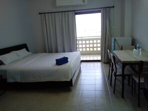 Standard Double Room | Desk, blackout drapes, rollaway beds, free WiFi - Mana Residence (Hat Yai)