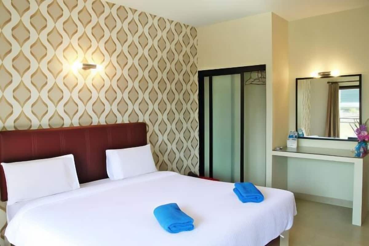 1 bedroom, desk, blackout curtains, rollaway beds