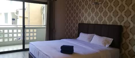 Deluxe Double Room, Balcony | Desk, blackout curtains, rollaway beds, free WiFi