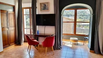 Standard-herbergi með tvíbreiðu rúmi - einkabaðherbergi (connecting room) | 1 svefnherbergi, rúmföt af bestu gerð, öryggishólf í herbergi