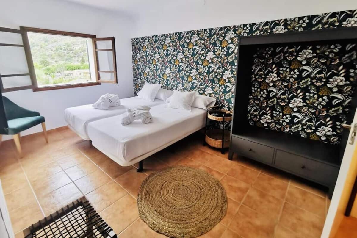 1 bedroom, premium bedding, in-room safe, free WiFi