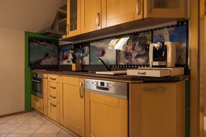 Apartment, 2 Schlafzimmer | Eigene Küche | Kühlschrank, Mikrowelle, Ofen, Herdplatte