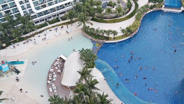 Outdoor pool - Shir Hub at Azure Urban Residences (Parañaque)