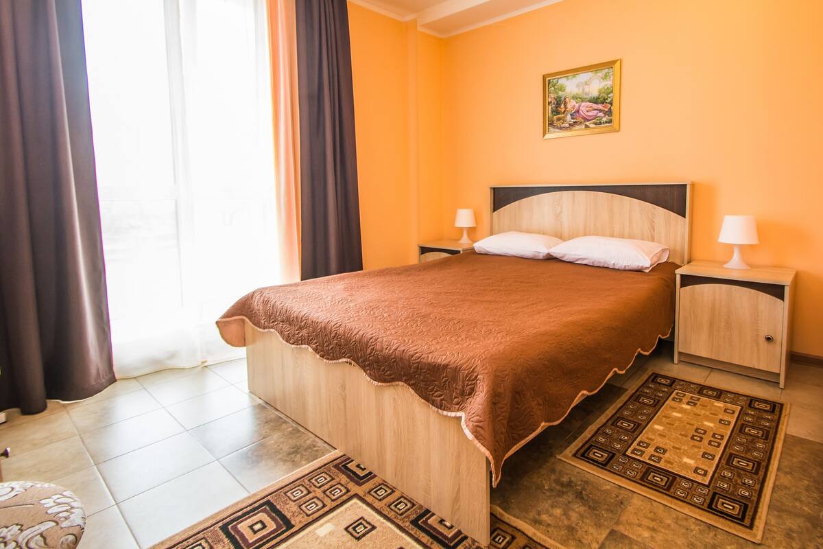1 bedroom, in-room safe, iron/ironing board, free WiFi