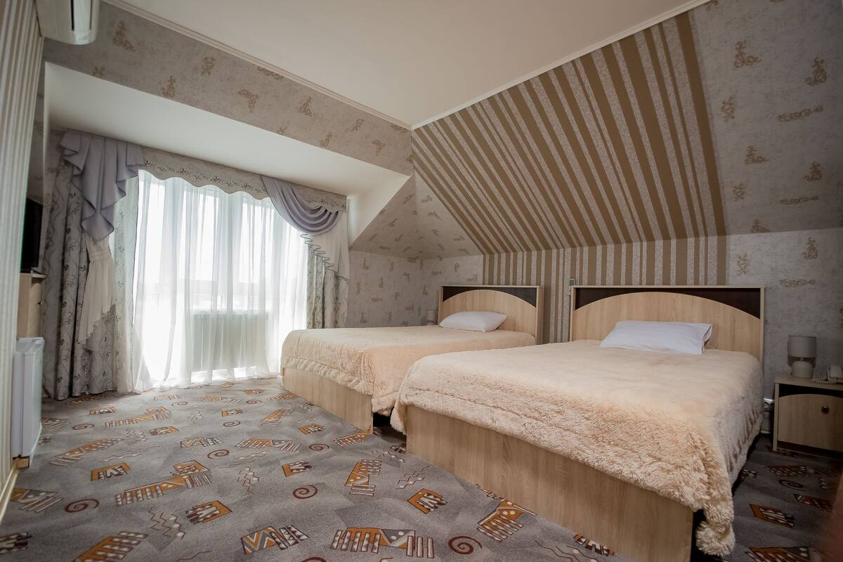 Twin Room | 1 bedroom, in-room safe, iron/ironing board, free WiFi