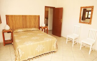 Soundproofing, iron/ironing board, bed sheets