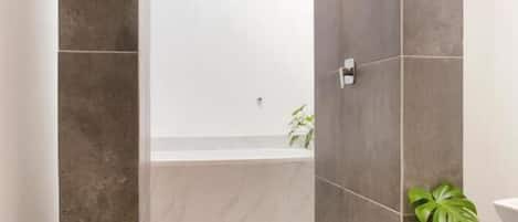 Family Room | Bathroom