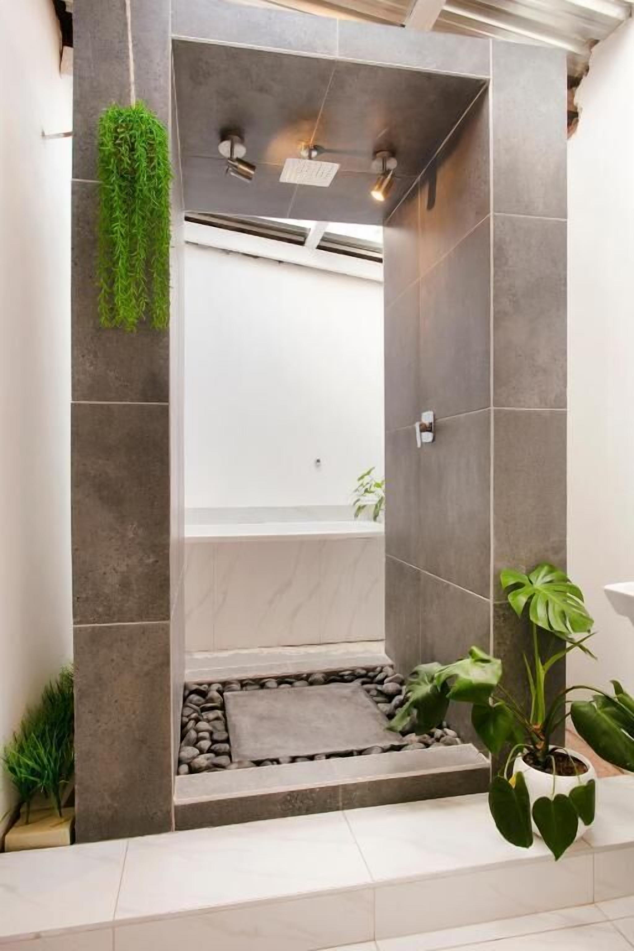 Perhehuone | Kylpyhuone | Suihku, ilmaiset hygieniatuotteet, pyyhkeet