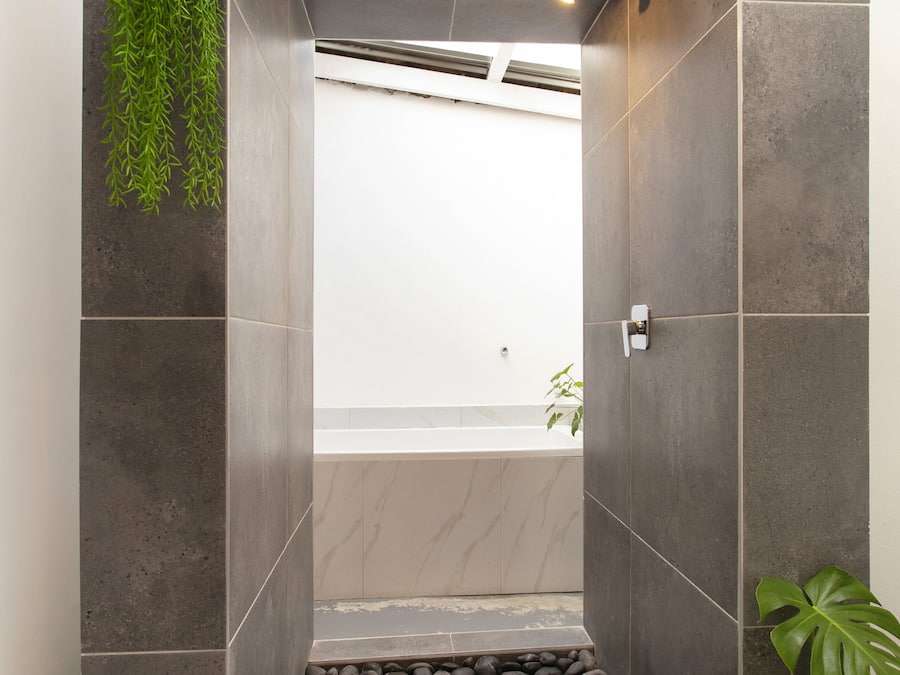 Quarto família | Banheiro | Chuveiro, produtos de toalete grátis, toalhas de banho