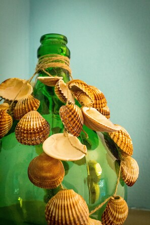 Chambre familiale, salle de bain privée, vue sur la mer | Vue de la chambre