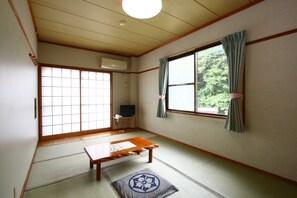 Japanese Style Room For 3 People, Smoking | Free WiFi, bed sheets - Minshuku Takesugi (Yakushima)