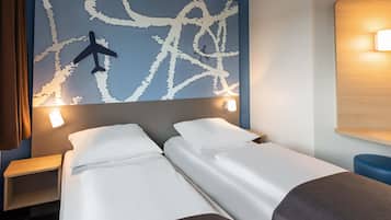Habitación con 2 camas individuales | Escritorio, insonorización y ropa de cama