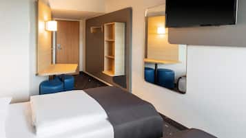 Twin Room | Desk, soundproofing, bed sheets