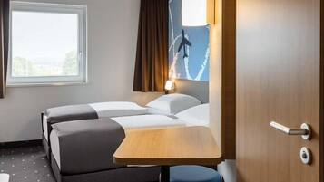 Schreibtisch, schallisolierte Zimmer, Bettwäsche