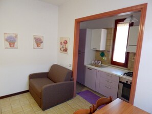 Appartement, 1 chambre | Restauration dans la chambre