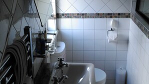 Bathroom sink - Hill Top B&B (Kendal)
