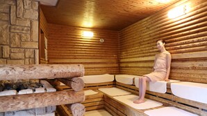 A sauna with wooden walls and benches. - Laxio-Inn (Machida)