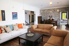 Villa | Wohnbereich | LCD-Fernseher