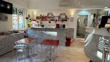 Free buffet breakfast