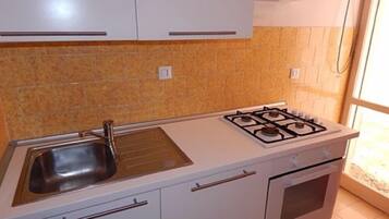 Apartment, 2 Bedrooms | Private kitchenette