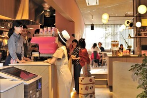 เคาน์เตอร์เช็คอิน/เช็กเอาต์