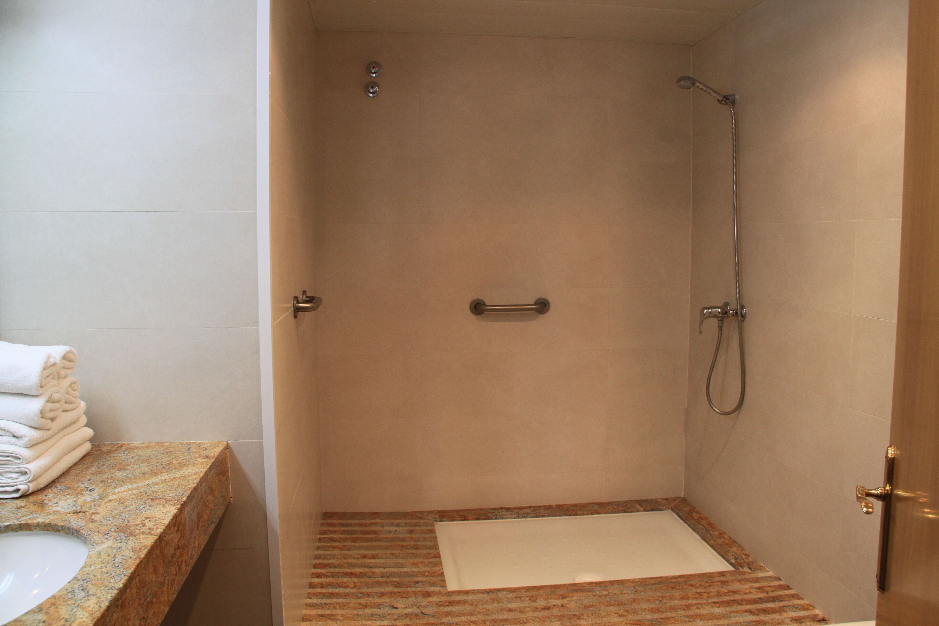 shower, free toiletries, hair dryer, bidet