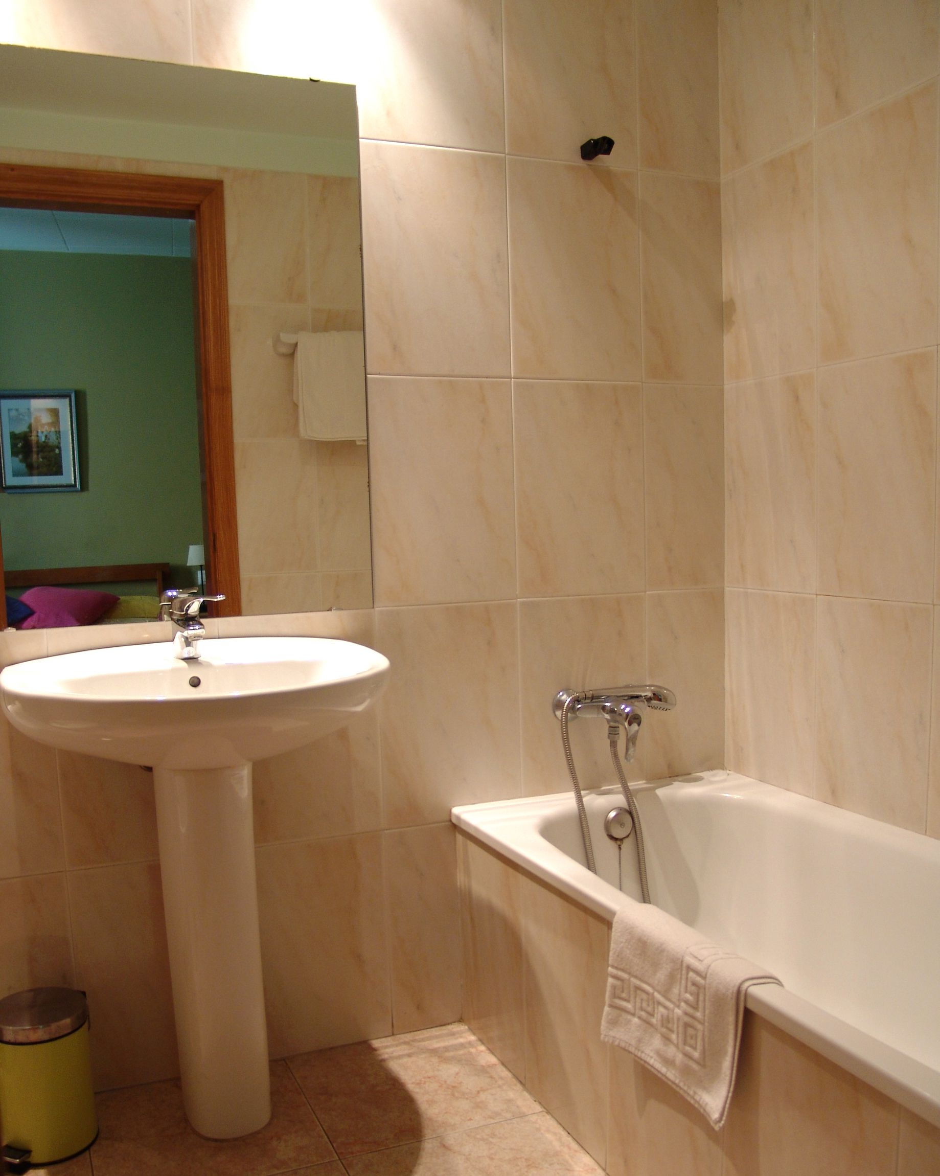 economy double room | bathroom | shower, free toiletries, hair dryer, bidet