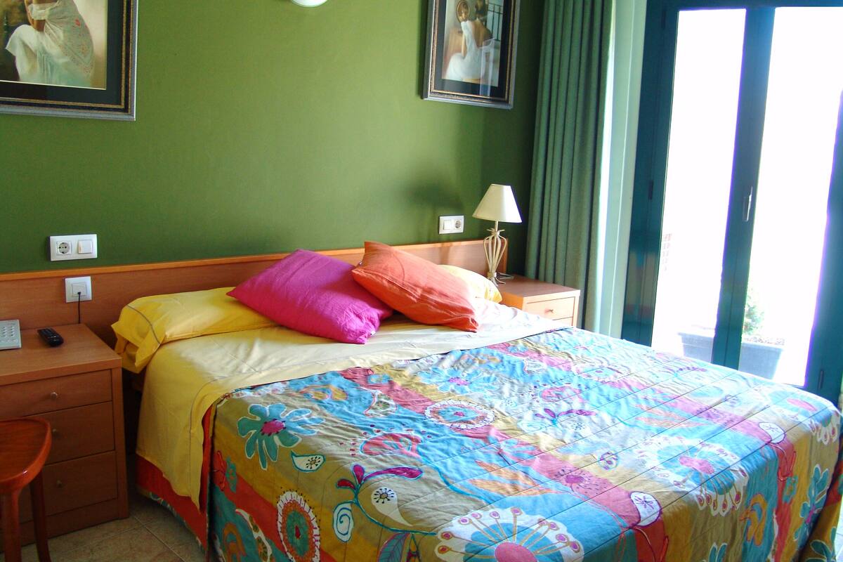 Double Room | Desk, blackout drapes, soundproofing, iron/ironing board (on request)