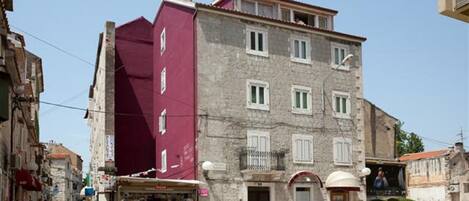 Fachada del alojamiento