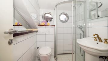 Luxury Apartment, 1 Bedroom | Bathroom | Shower, free toiletries, hair dryer, towels