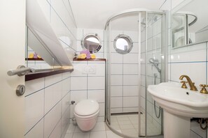 Luksushuoneisto, 1 makuuhuone | Kylpyhuone | Suihku, ilmaiset hygieniatuotteet, hiustenkuivaaja, pyyhkeet