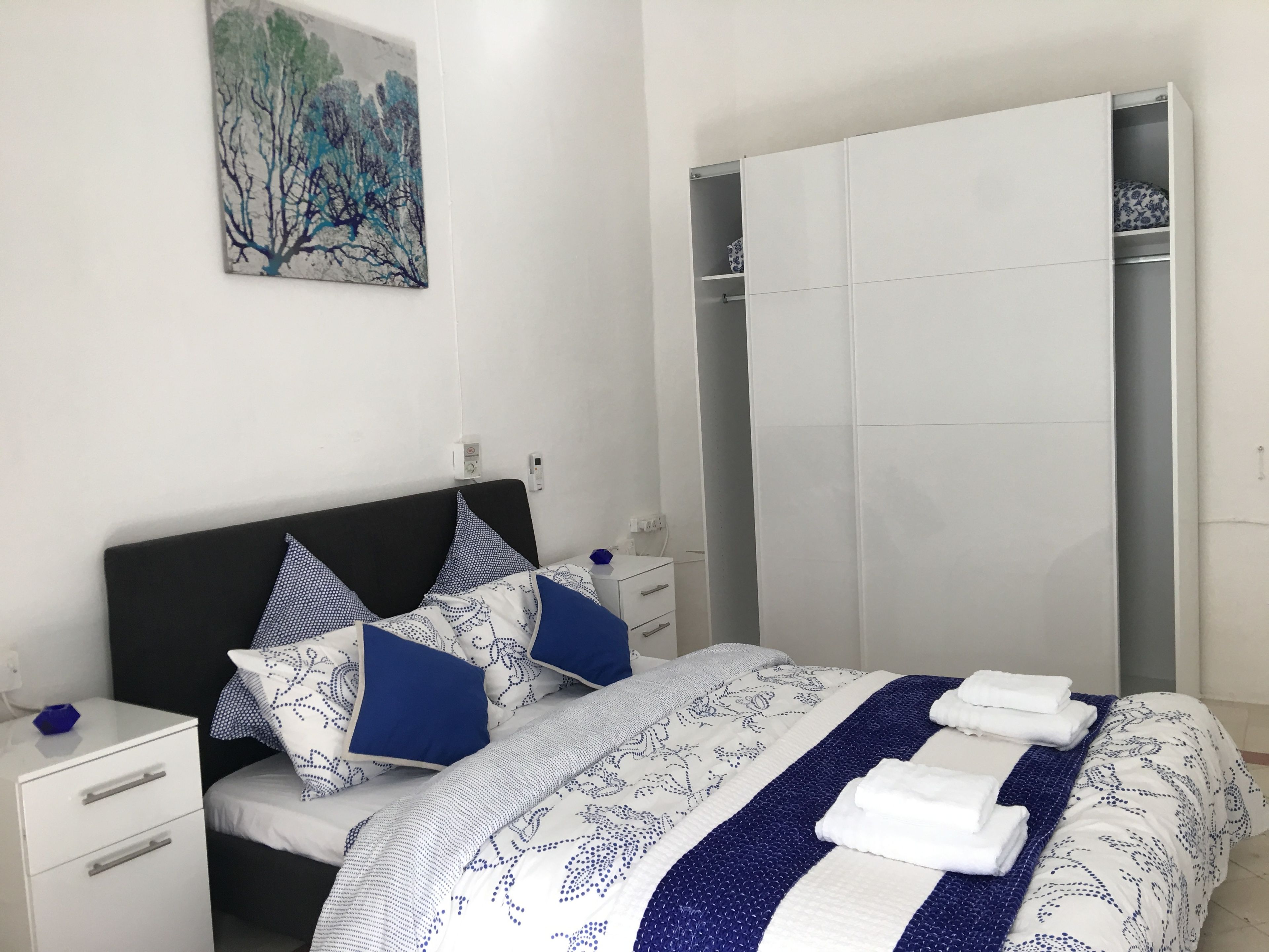 1 bedroom, Egyptian cotton sheets, premium bedding, memory-foam beds