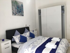 1 bedroom, Egyptian cotton sheets, premium bedding, memory foam beds