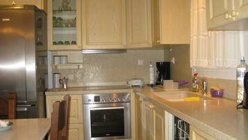 Luxury House, Sea View | Private kitchen