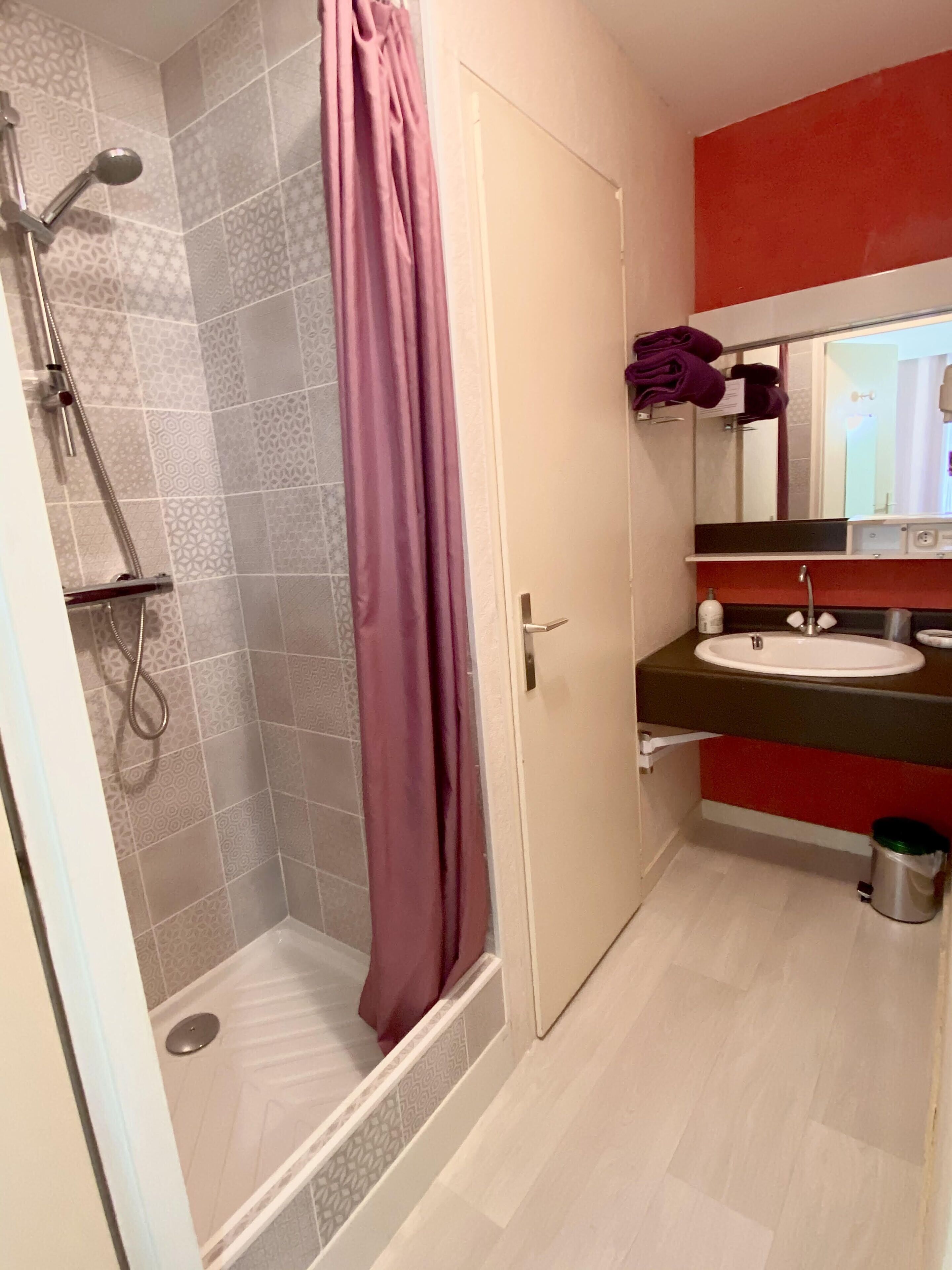 shower, free toiletries, hair dryer, towels