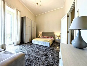 1 bedroom, premium bedding, desk, soundproofing - Oikia Vacanze Diso Chiara (Diso)