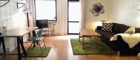 Apartment, 3 Bedrooms | Living room | TV