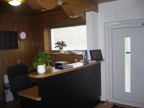 Reception - Hotel Am Wildpark (Sankt Ingbert)
