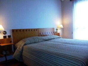 Coffres-forts dans les chambres, bureau, Wi-Fi gratuit