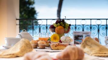 In-room safe, soundproofing, free WiFi