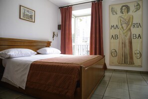 Regadera, amenidades de baño gratuitas, secadora de cabello, toallas 