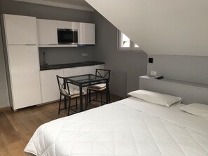 Double Room, Mezzanine | Private kitchenette - Hotel Napoleon (Turin)